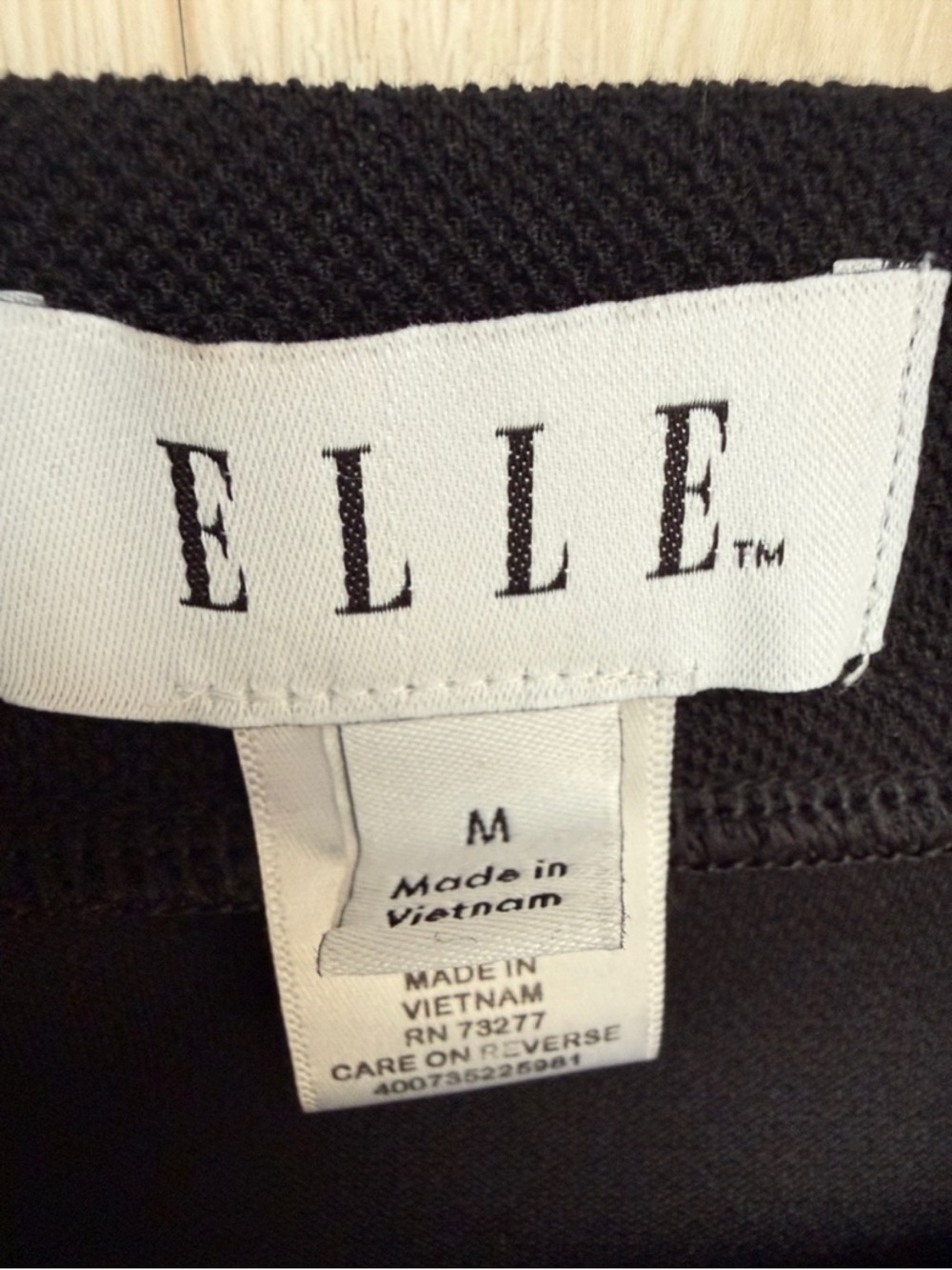 Elle Classic Black Pencil skirt(size medium) - Picture 2 of 5